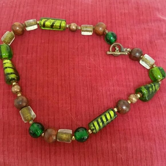 FUN GORGEOUS GREEN BEADS NECKLACE - Picture 2 of 7